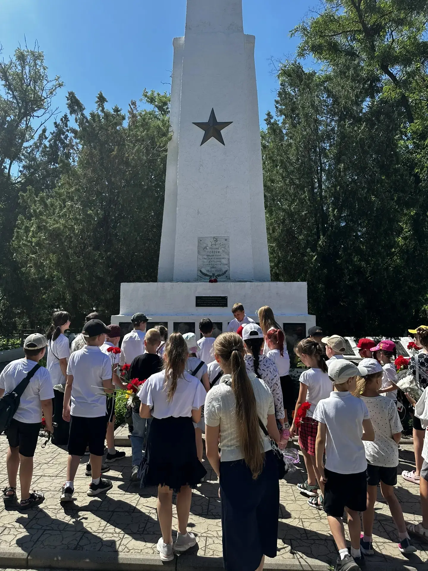 22 июня 1941 года… 
Ровно 4 часа… 
Первые страшные минуты последующих ещё более страшных 1418 дней…

