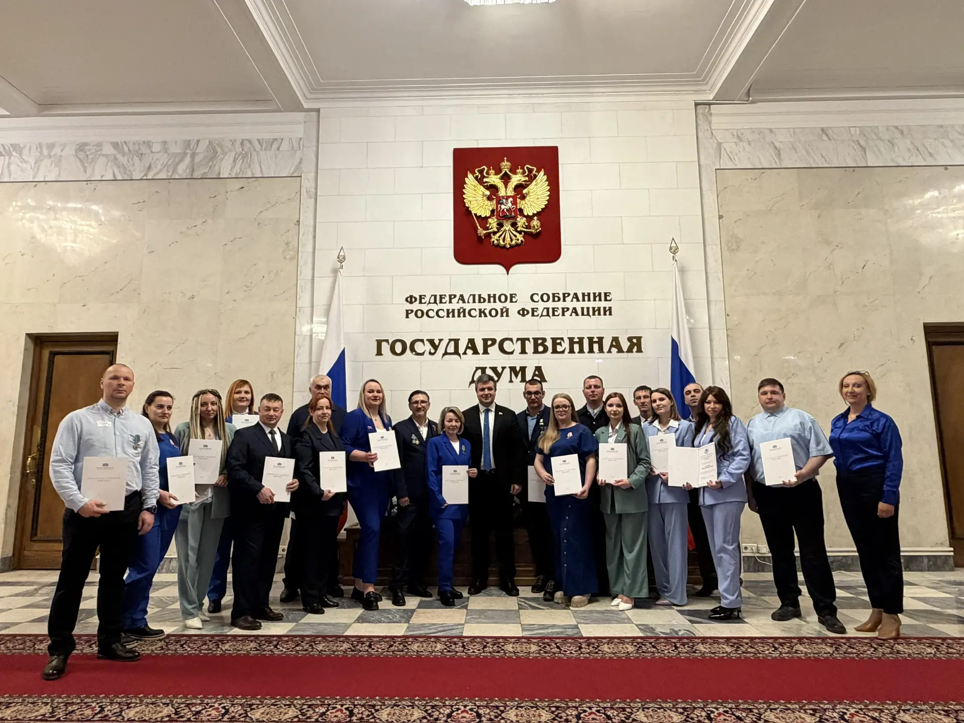 На экскурсиях в Госдуме и встречах за её пределами, в поездках и на форумах обязательно...