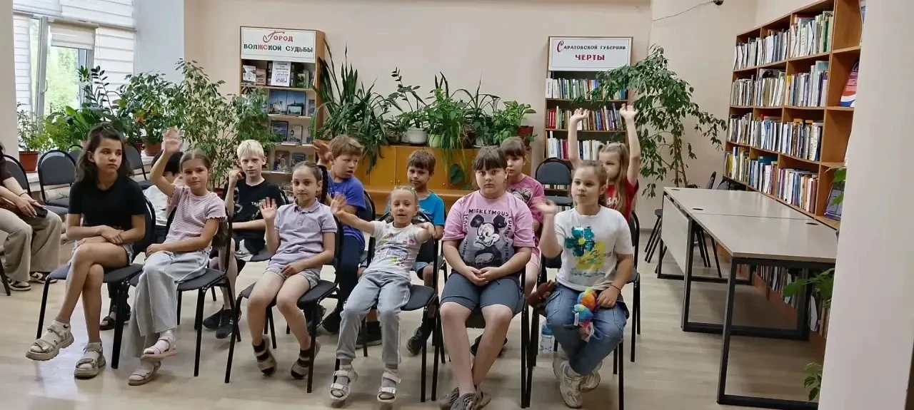 После увлекательного мастер-класса дети посетили библиотеку №7, где для ребят была проведена познава