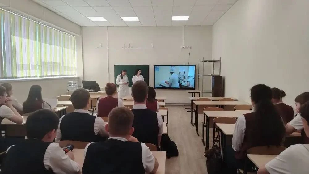 🎓 ПРОФОРИЕНТАЦИОННАЯ ВСТРЕЧА С ПРЕДСТАВИТЕЛЯМИ МЕДИЦИНСКОГО КОЛЛЕДЖА  В МБОУ СОШ №11 г. Ессентуки им