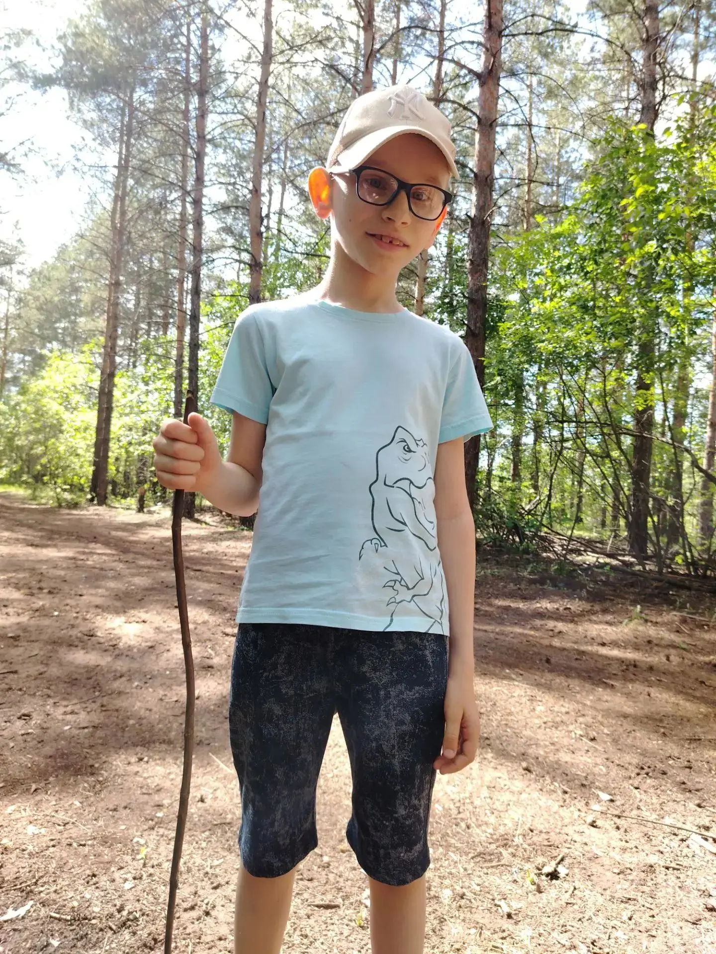 Природа, солнце и море улыбок: лучшее лето Алексея! 🌿☀️🏕️

Наш ученик Алексей шлёт всем тёплый лет