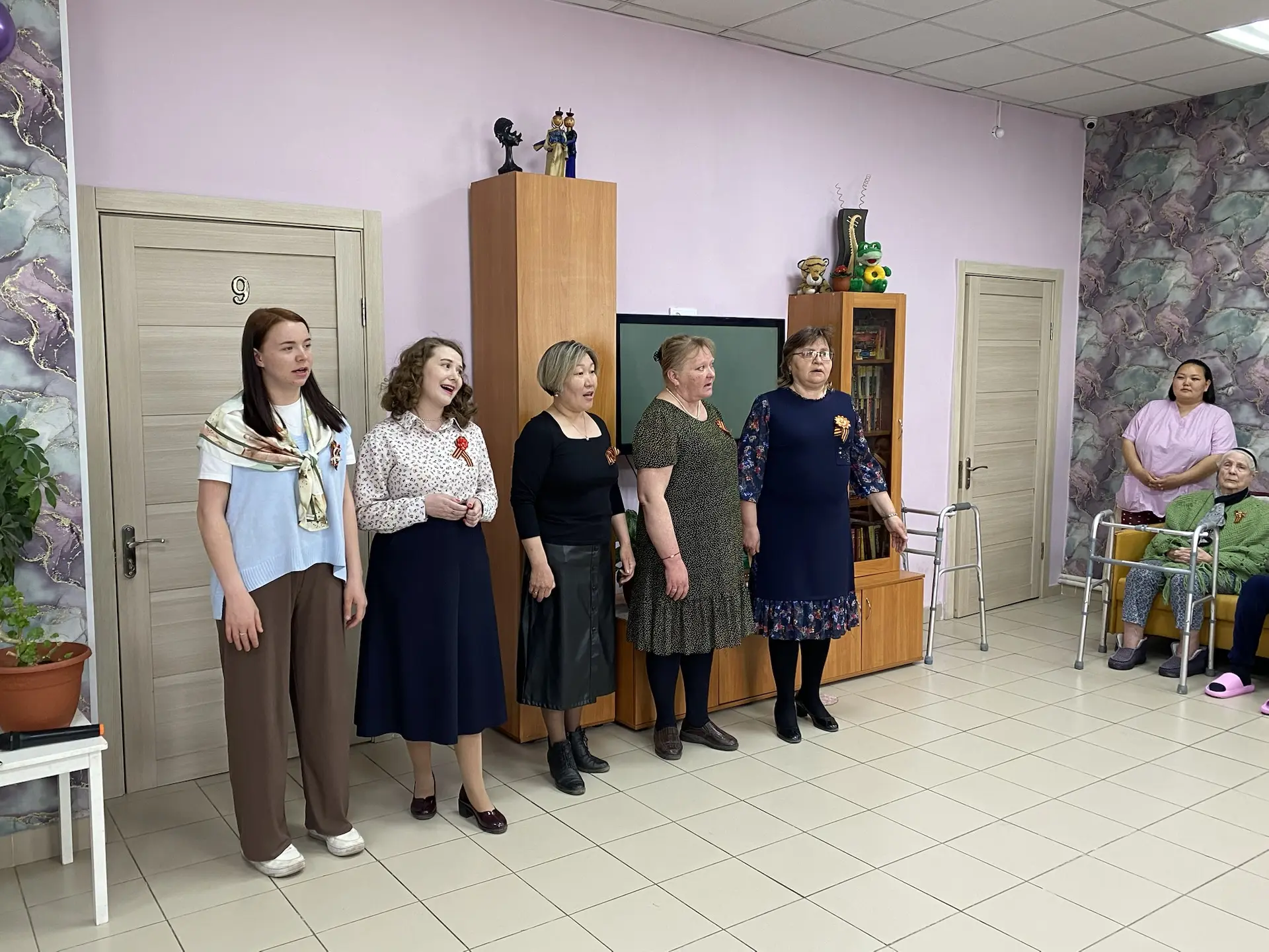 ❤️ Трогательная встреча в канун Дня Победы

В преддверии 9 Мая наши ученики и педагоги решили не про
