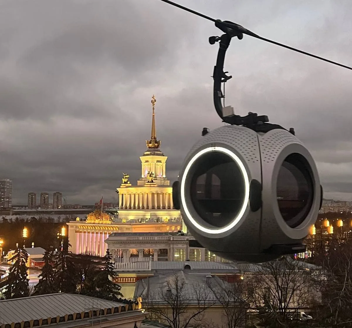 🚠 8 Марта для всех женщин катание в одну сторону на Канатной дороге ВДНХ будет бесплатным