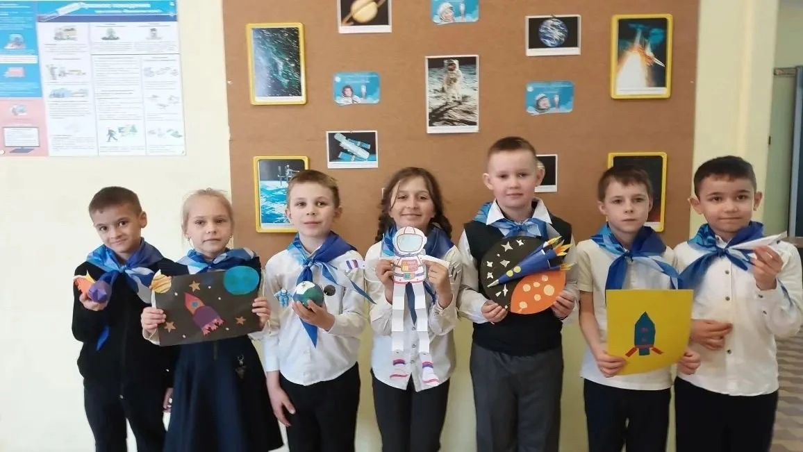 Мы не просто празднуем дату — мы мечтаем! 💫 Кто знает, возможно, именно сейчас в наших классах сидят