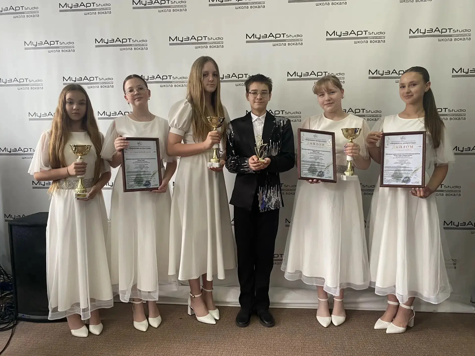 🎶«МузАрт студия» стали лауреатами Международного конкурса культуры и искусства

В Ростове-на-Дону с