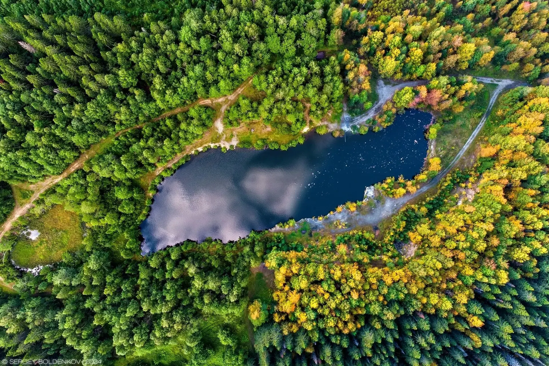 🍃🍂 Озеро в карьере близ поселка Тёплая Гора. Встреча августа и сентября (коллаж из дв...