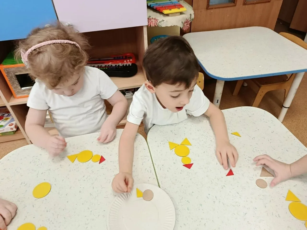 Вести с занятий  

Сравнению предметов по величине учились дети 3-4 лет в группе "Полянка". Не столь