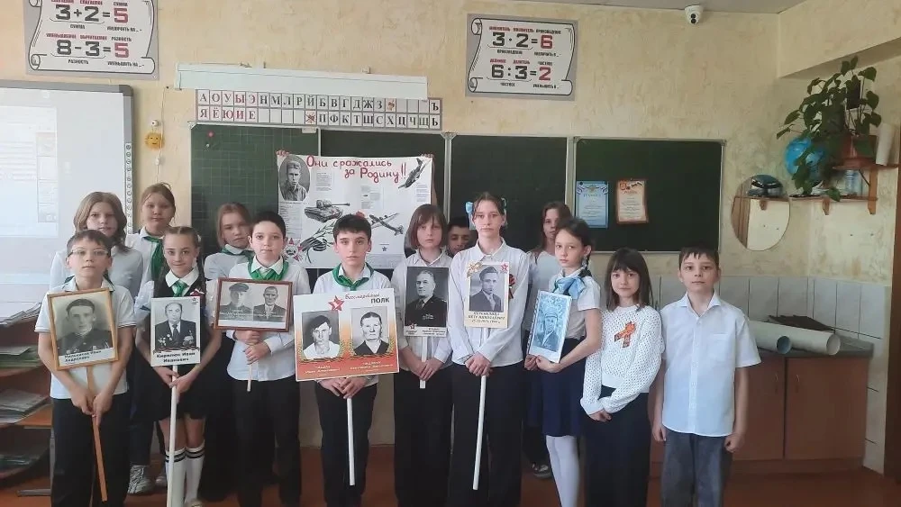 «Бессмертный полк» в каждом классе: память живет в наших сердцах 🎖️  В преддверии Дня Победы в нашей