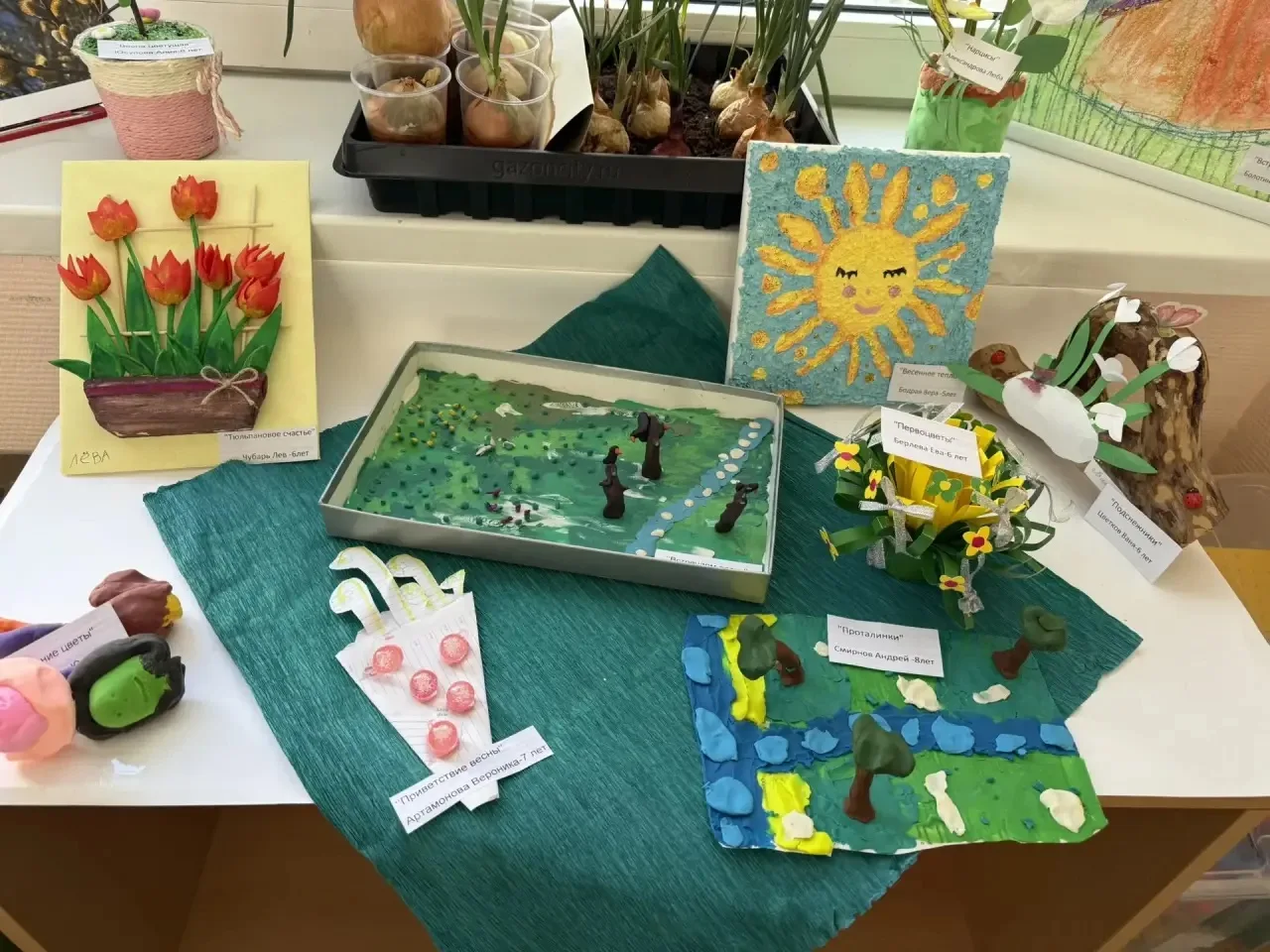 Весна — настоящая волшебница 🌿✨  Она играет с настроением природы: то согревает нас тёплым солнцем, 