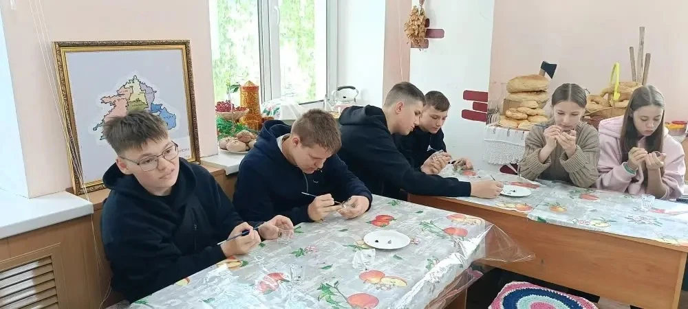 28 мая для учащихся МБОУ СОШ №2 города Никольска специалистами районного Дома культуры проведён маст