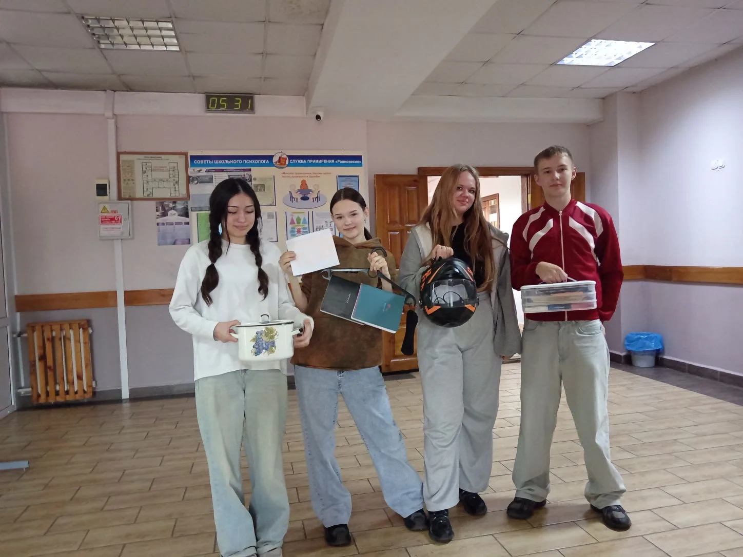 День без рюкзаков! В этот день мы откладываем привычные школьные рюкзаки и выдумываем ч...