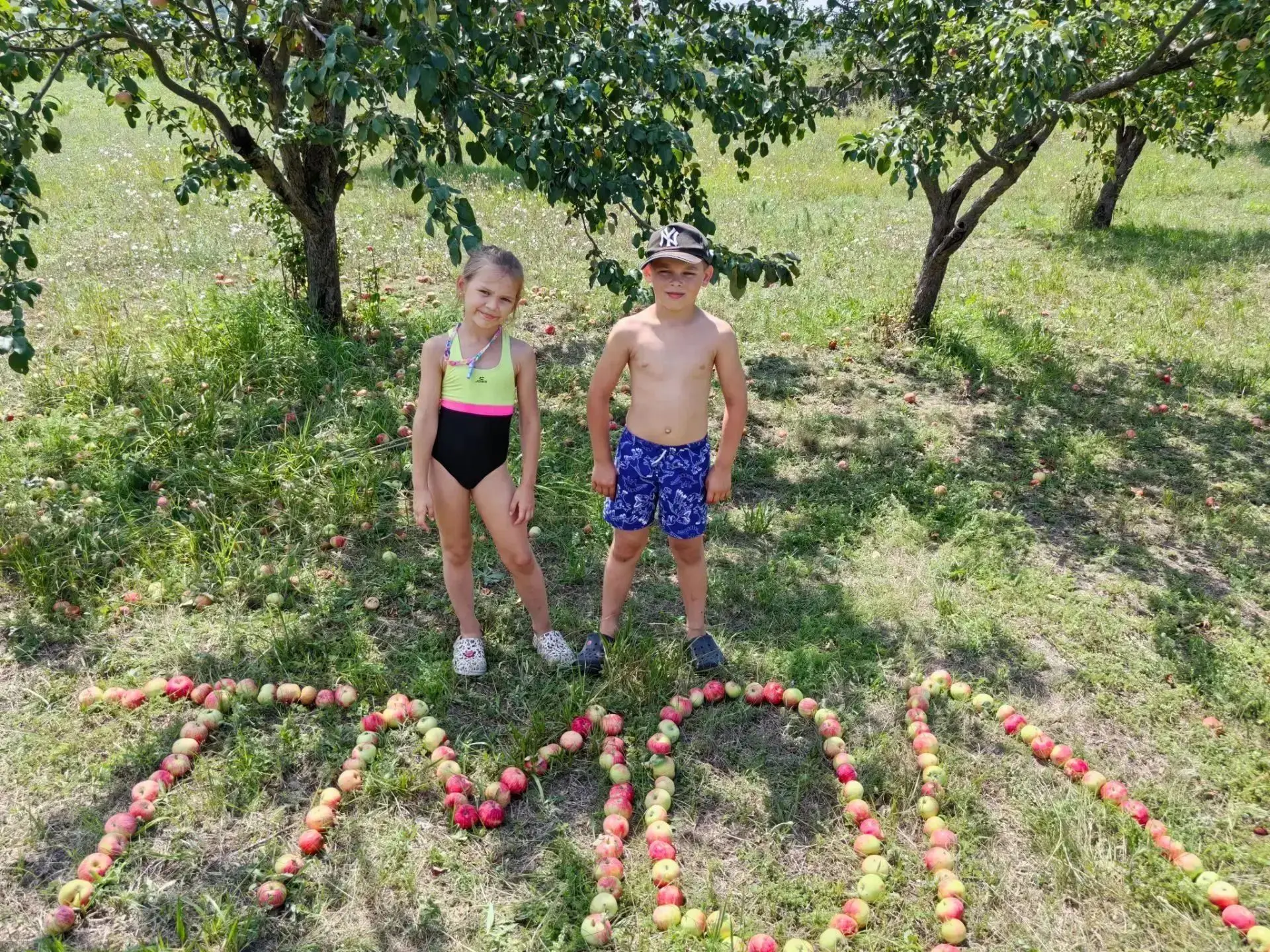 ☀ЛЕТО с ТМОЛом 🎓

Яблочный креатив от наших лицеистов! 🍎✨
Ваня и Даша Чертищевы  (1а) устроили нас