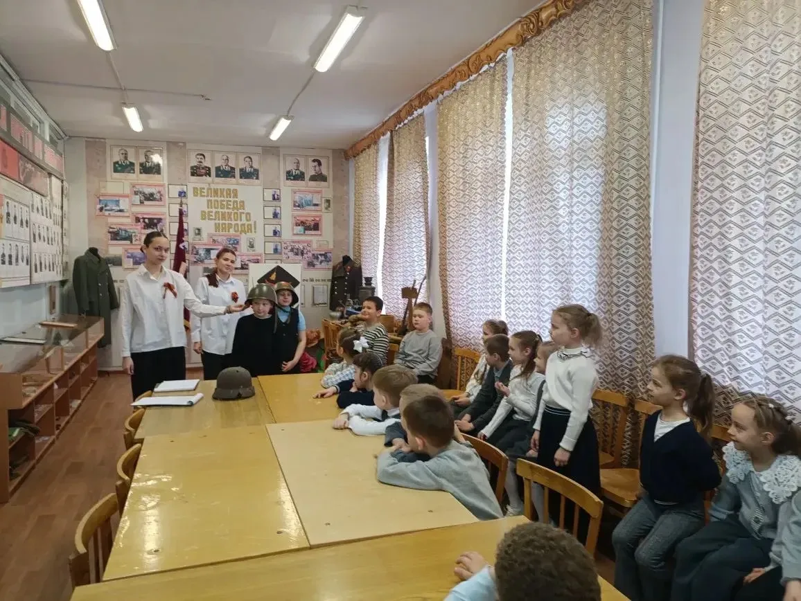 🕯️ Музейные уроки в канун Дня Победы  Сегодня, 8 мая, в нашем школьном музее имени 212 Томашувского 