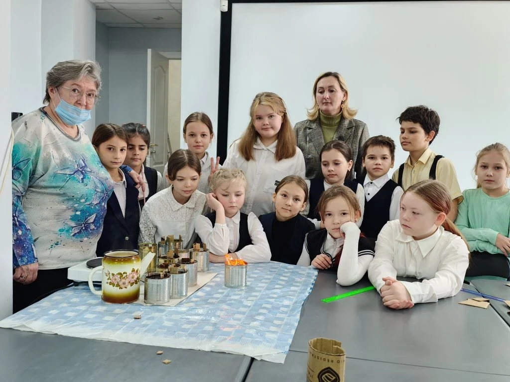 🔥Учащиеся 3"в" класса побывали на мастер- классе в ТОС  " Октябрьский" по изготовлению окопных свече