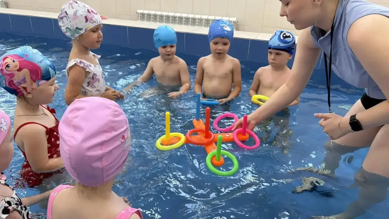 Бассейн в детском саду: польза и особенности занятий летом🌞

Лето — идеальное время, чтобы мягко пр