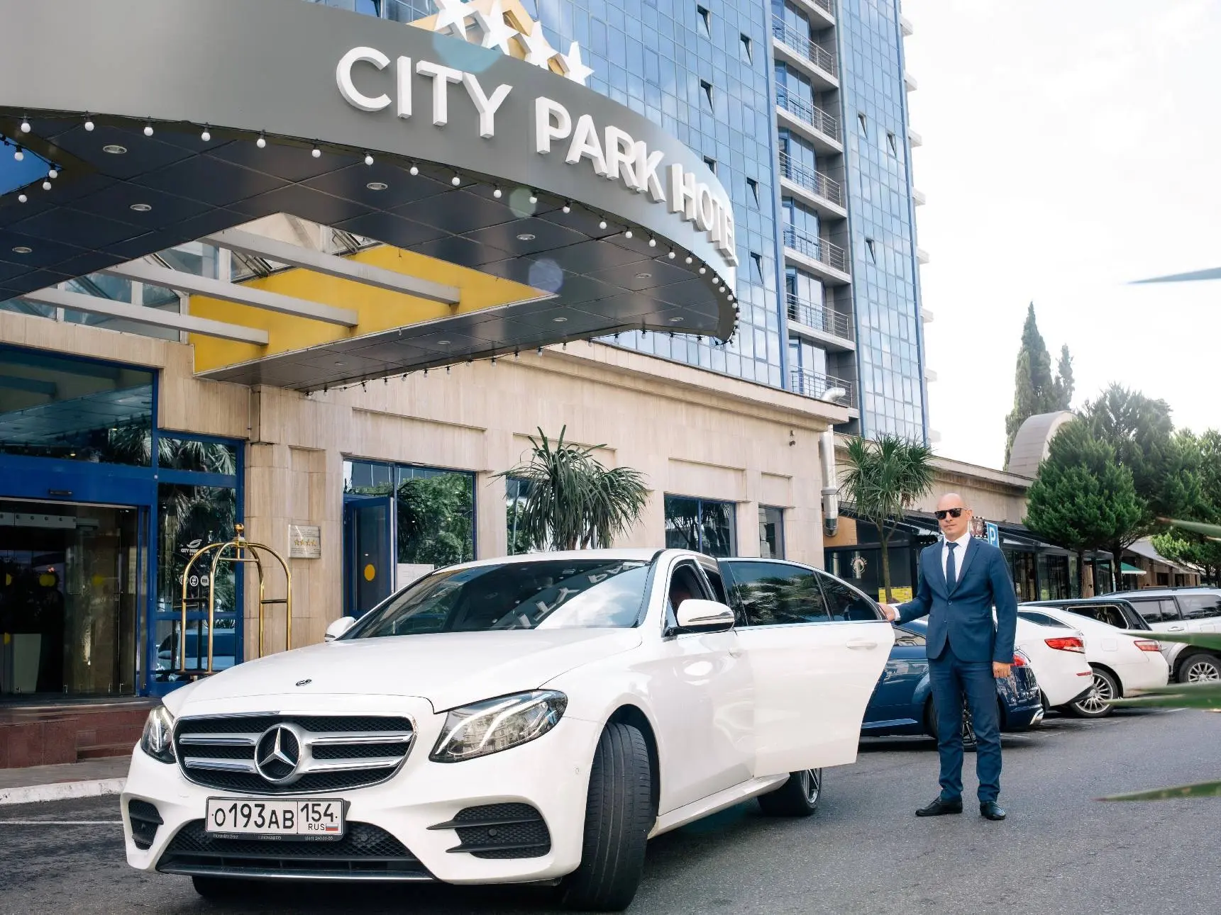 🙂Кажется, этот отель знает формулу идеального отдыха.

City Park Hotel Sochi 
современный отель в ц