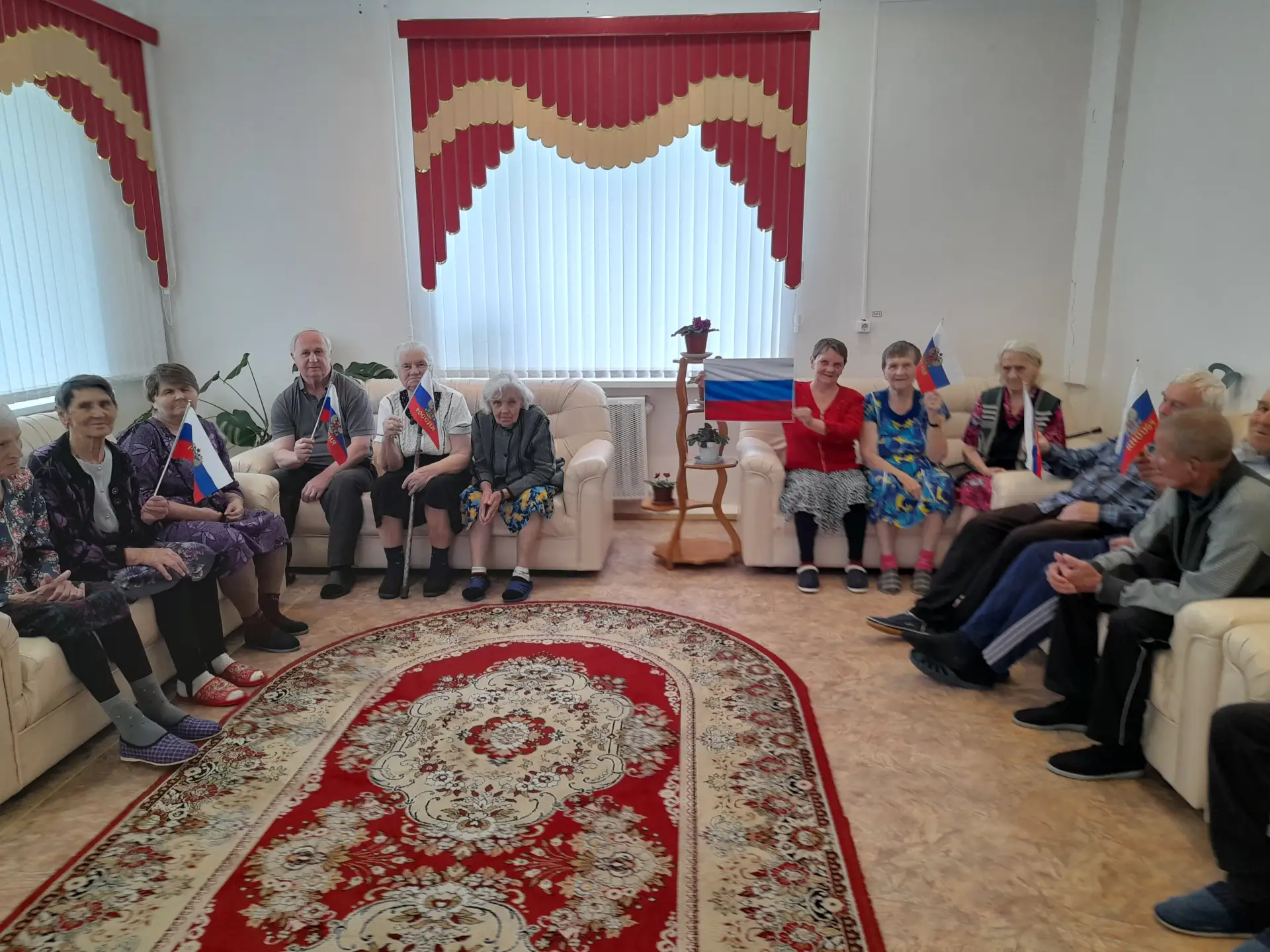 Белый, синий и красный - объединяет