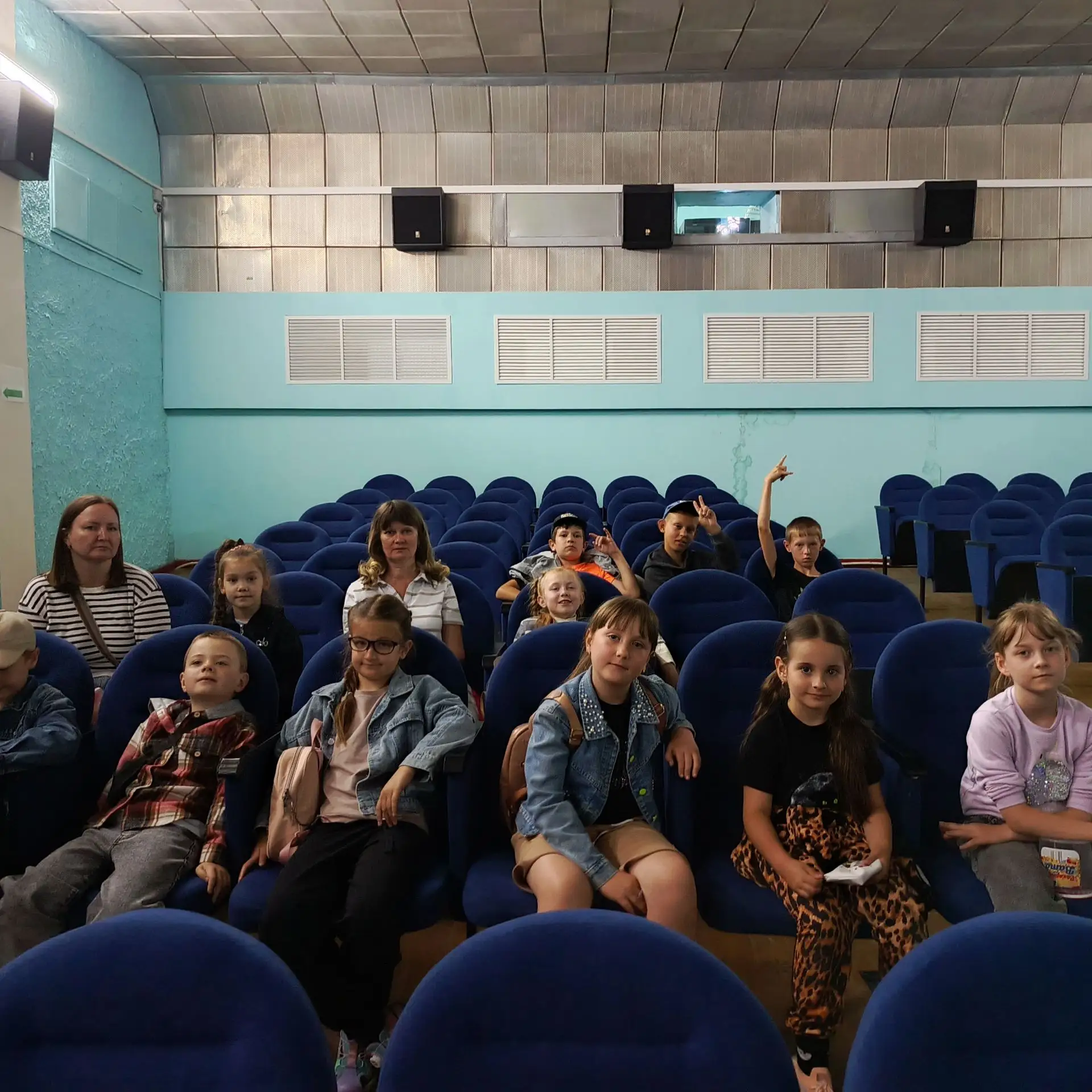 🎬На каникулах в кино!🎞️

Воспитанники летней досуговой площадки Центра детского творчества посетил