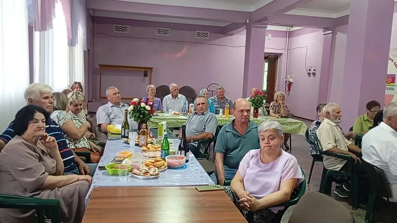 В светлый праздник Дня семьи, любви и верности в КДЦ с. Привольного прошел праздничный огонёк «Счаст