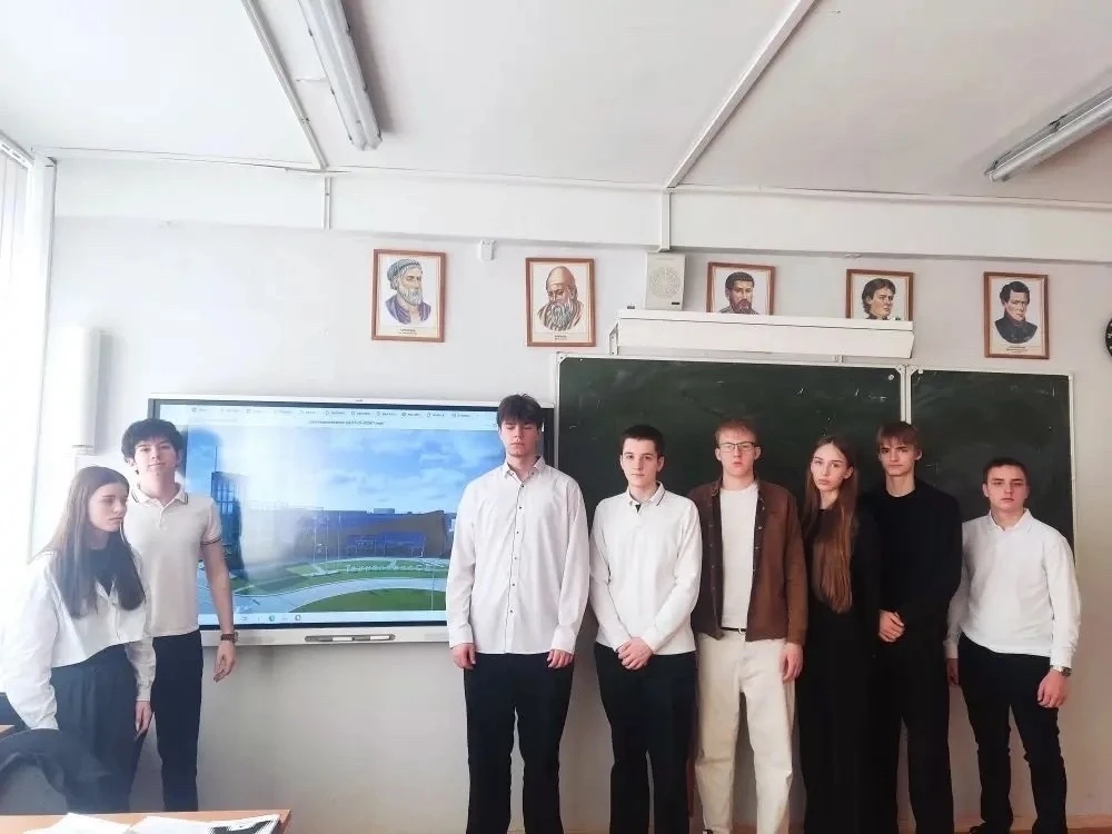 В школе № 87 состоялась 🎉 традиционная торжественная линейка, которая началась с выноса 🇷🇺 Государст