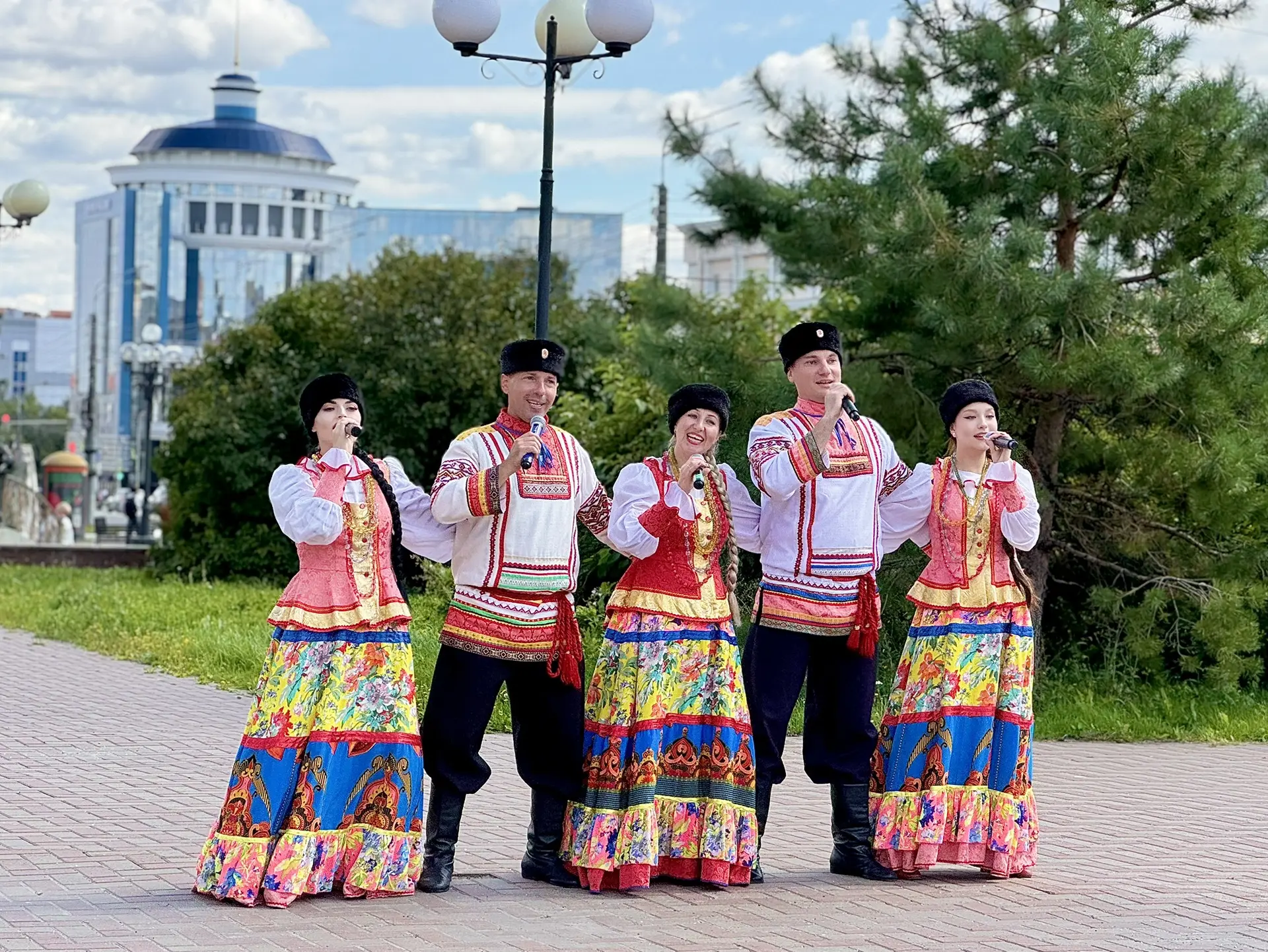 Медовая ярмарка в Саранске: сладкий праздник для всех! 🍯🐝