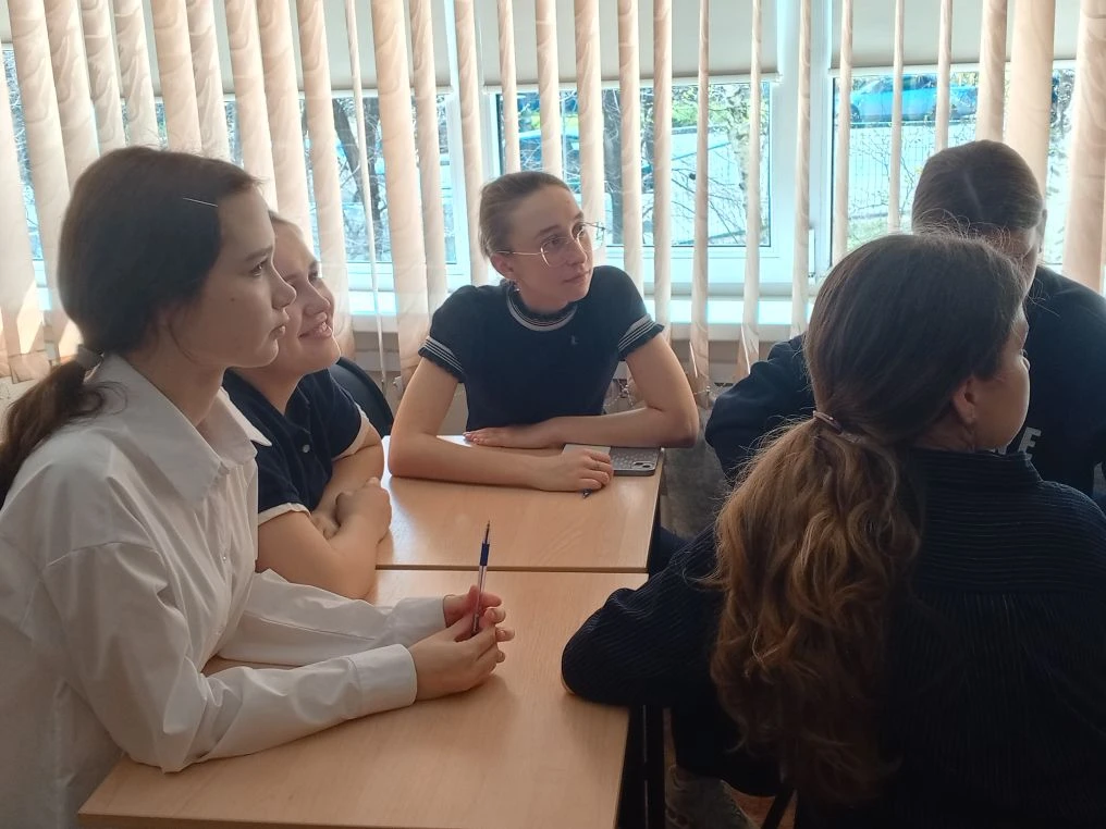 🧠 Логика, смекалка и поддержка наставников: в Гимназии №2 прошёл отборочный этап Логического чемпион