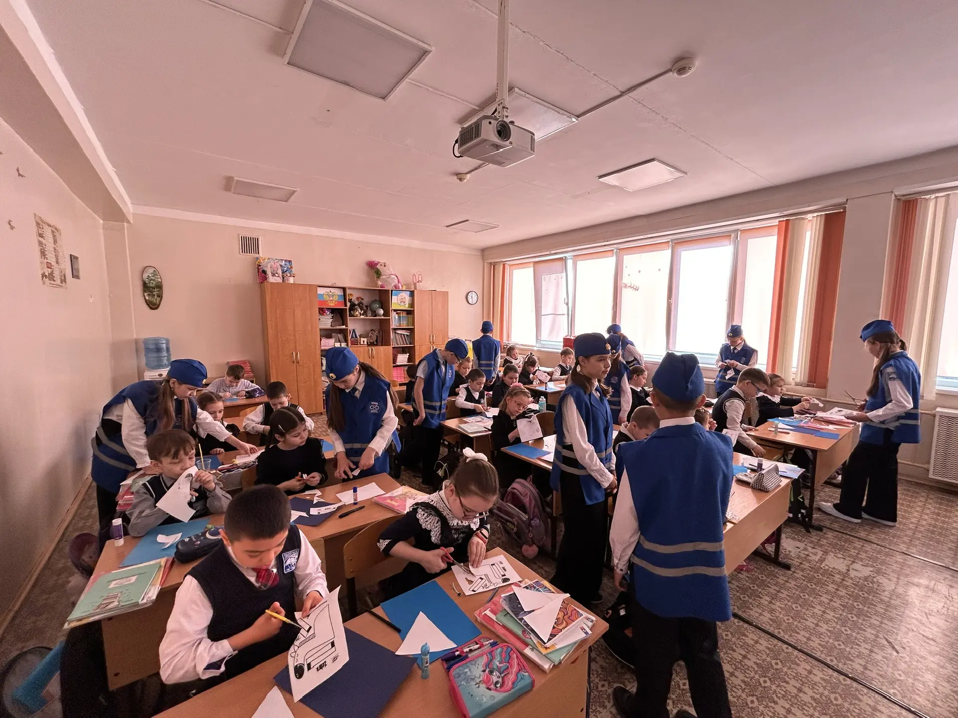 🚦 Отличная идея — «Зебра на зебре»! 🦓  Сегодня наш отряд ЮИД вместе с советником директора по воспит