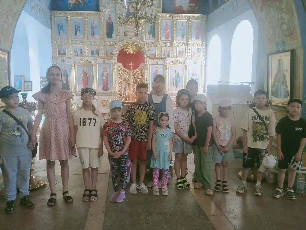 10 июня в рамках программы "Один день на селе" состоялась экскурсия в с. Ходары. Экскурсия началась 