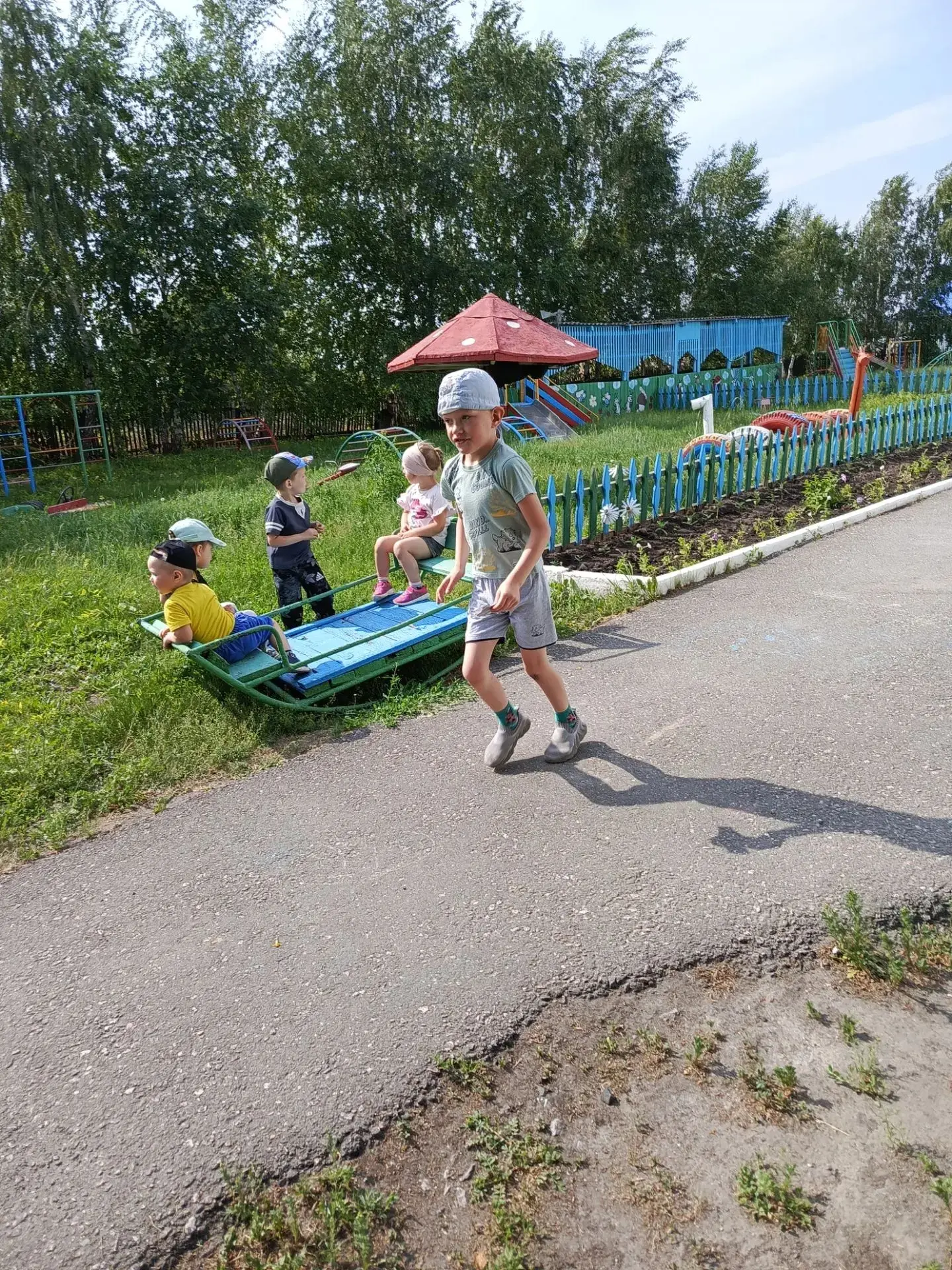 День здоровья под девизом «Весёлое лето – здоровым детям! » у нас в саду прошёл для дет...