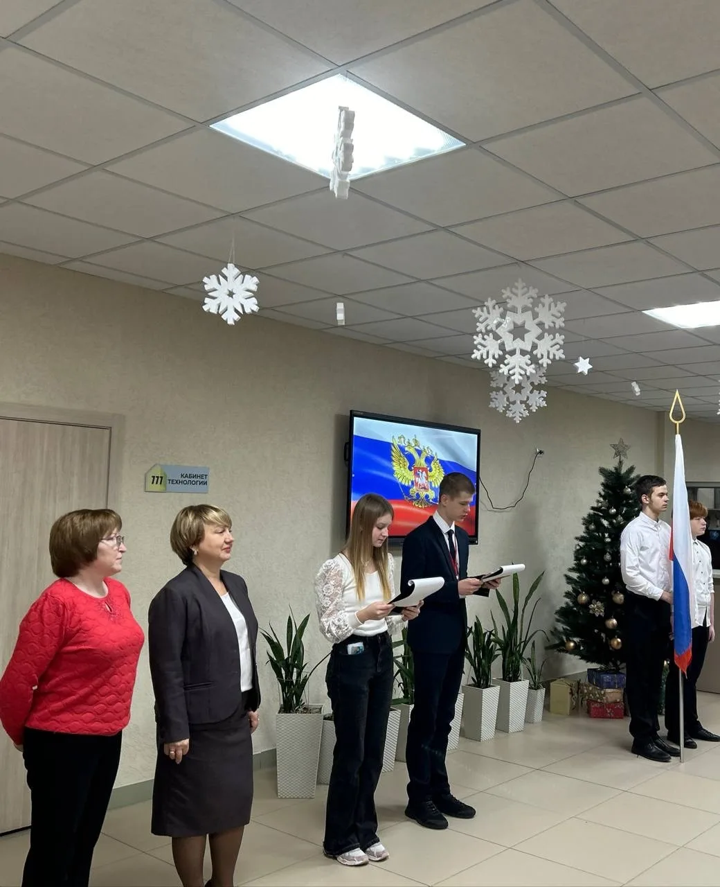 Еженедельная торжественная линейка🇷🇺  Сегодня в нашей школе состоялась торжественная линейка, на кот