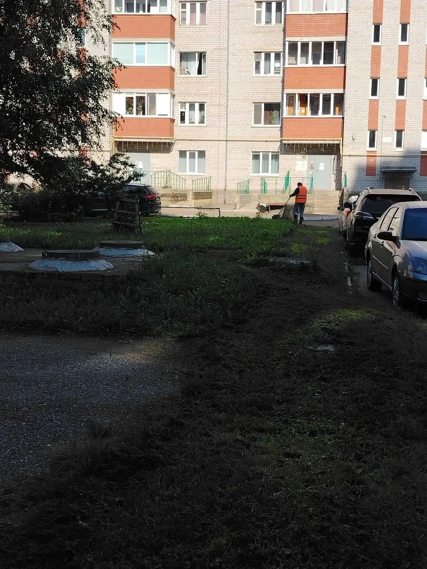 Благоустройство — это не только клумбы и лавочки, но и надёжные коммуникации, аккуратны...