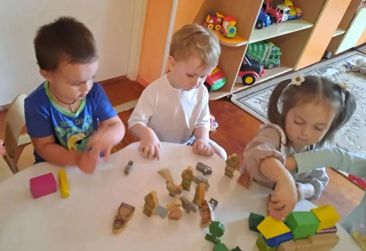 🧩 Логические игры, кубики и пазлы — лучшие помощники в развитии малышей! 💛