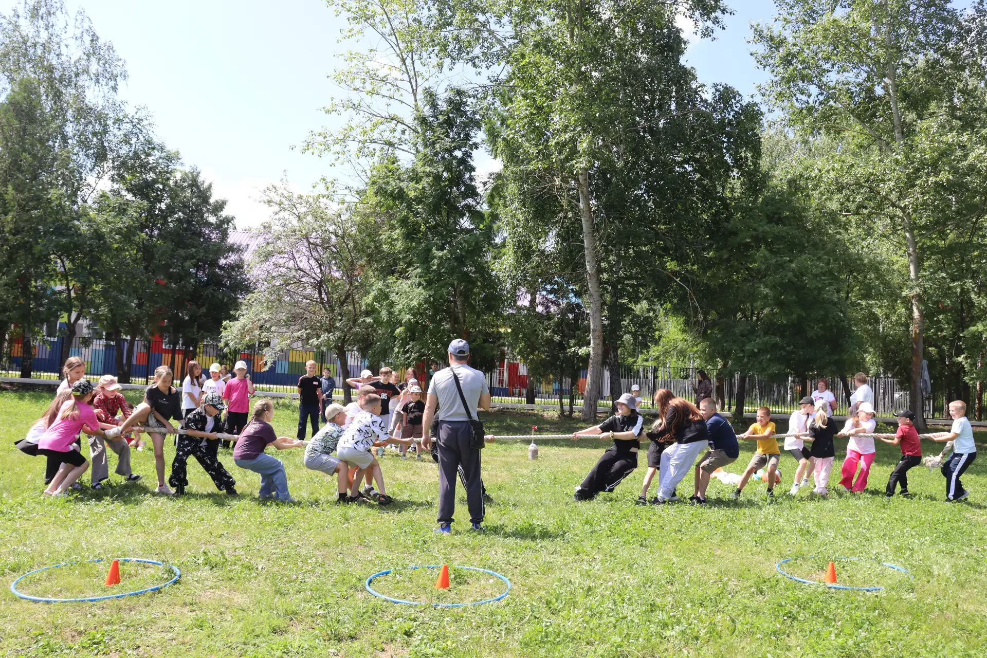День в "Почемучке": Спорт и Сокровища! ☀️
Сегодня в лагере "Почемучка" было жарко и весело! Ребята п