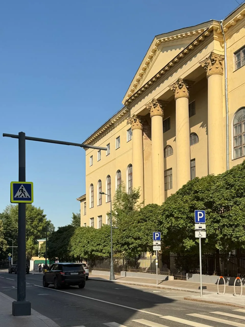 Улица архитектора Казакова

Улица Казакова названа в честь Матвея Казакова, человека, который во м