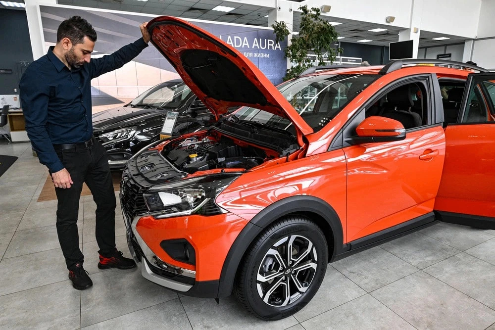 Почему распродаж авто не предвидится, рассказал автомобильный эксперт Игорь Моржаретто.