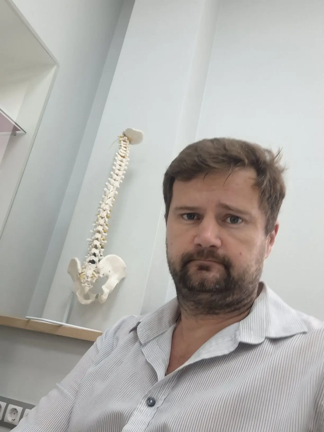Безусловная поддержка может быть только от позвоночника и от психолога. Всё и все остальные имеют св