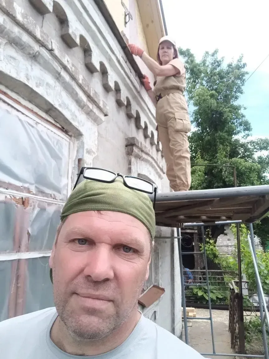Они могли собирать устриц на берегу Охотского моря, но выбрали помогать людям