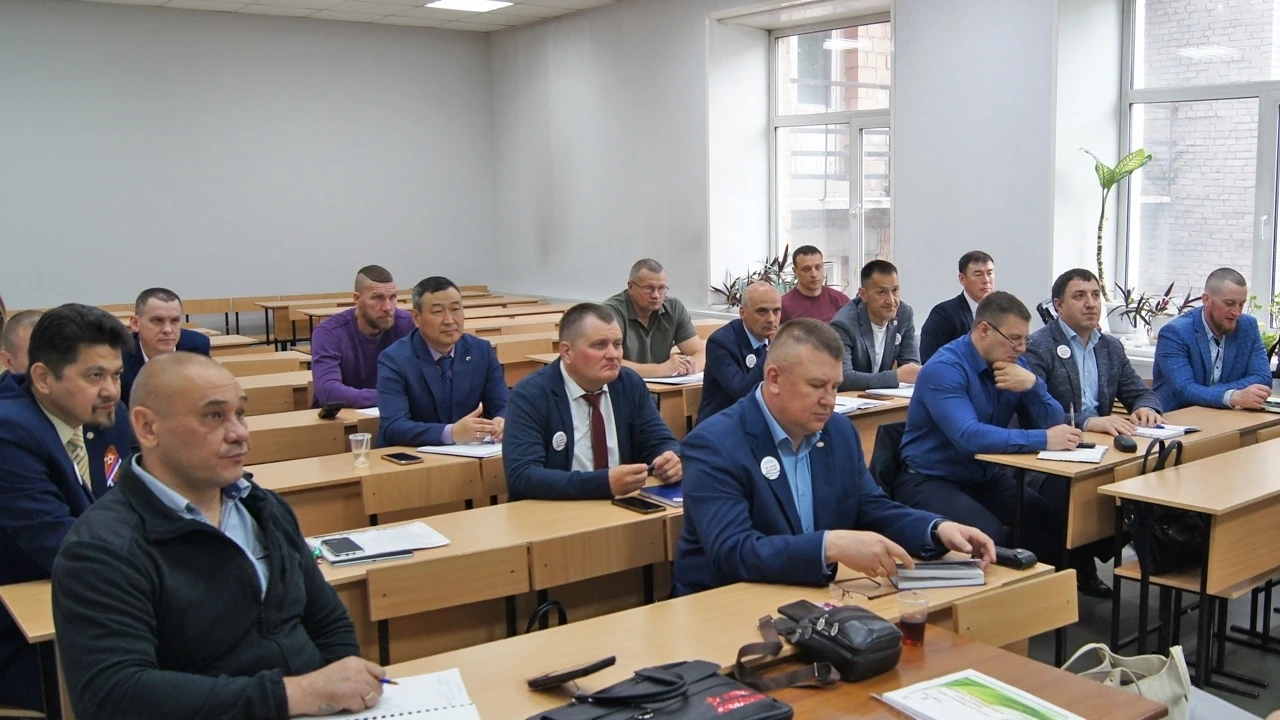 «Герои Хакасии» готовятся к защите выпускных квалификационных работ 
 
Проект, в котором обучаются у