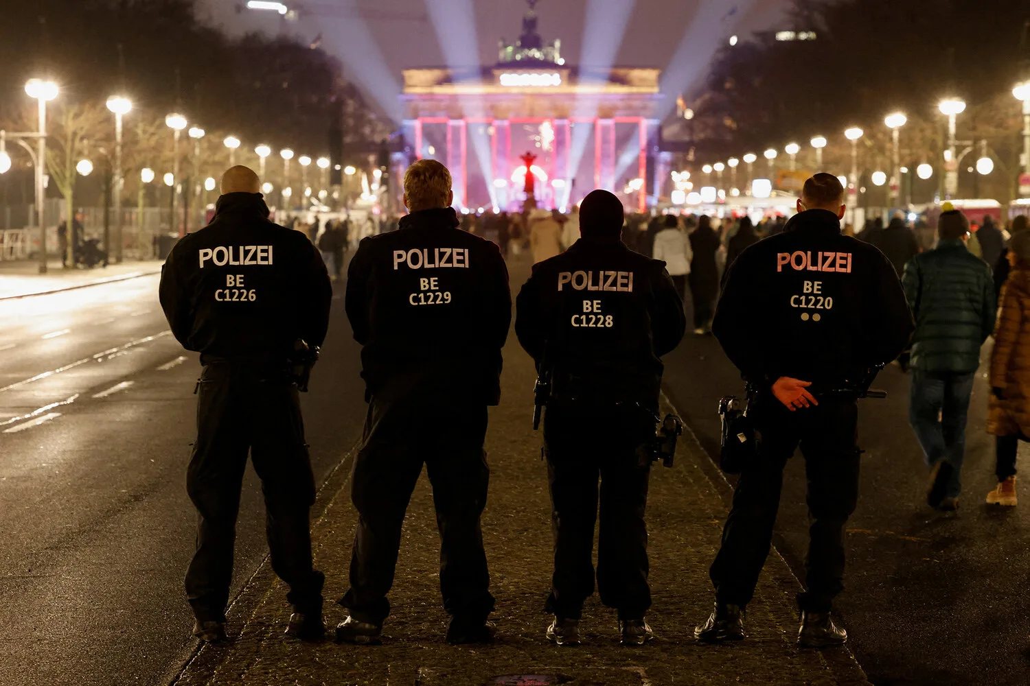 🇩🇪 В Берлине задержали 43 человек в День Победы.