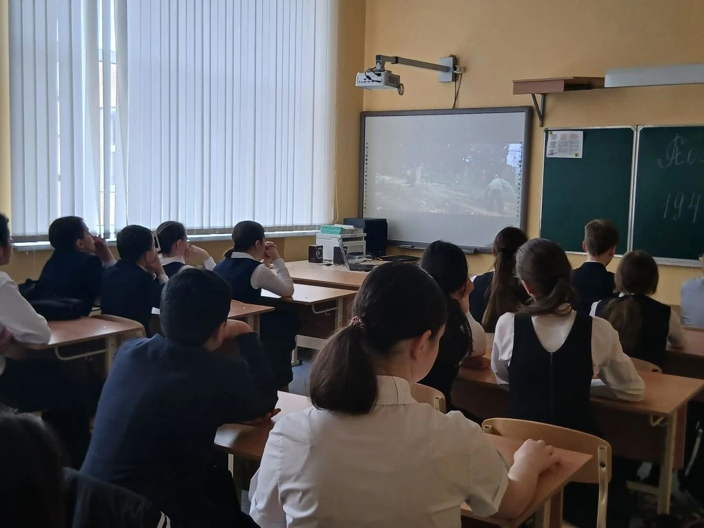 🇷🇺 Смотрим фильм «Красные ленты» в ЦО «Диалог»     Сегодня в рамках Недели памяти и патриотического 