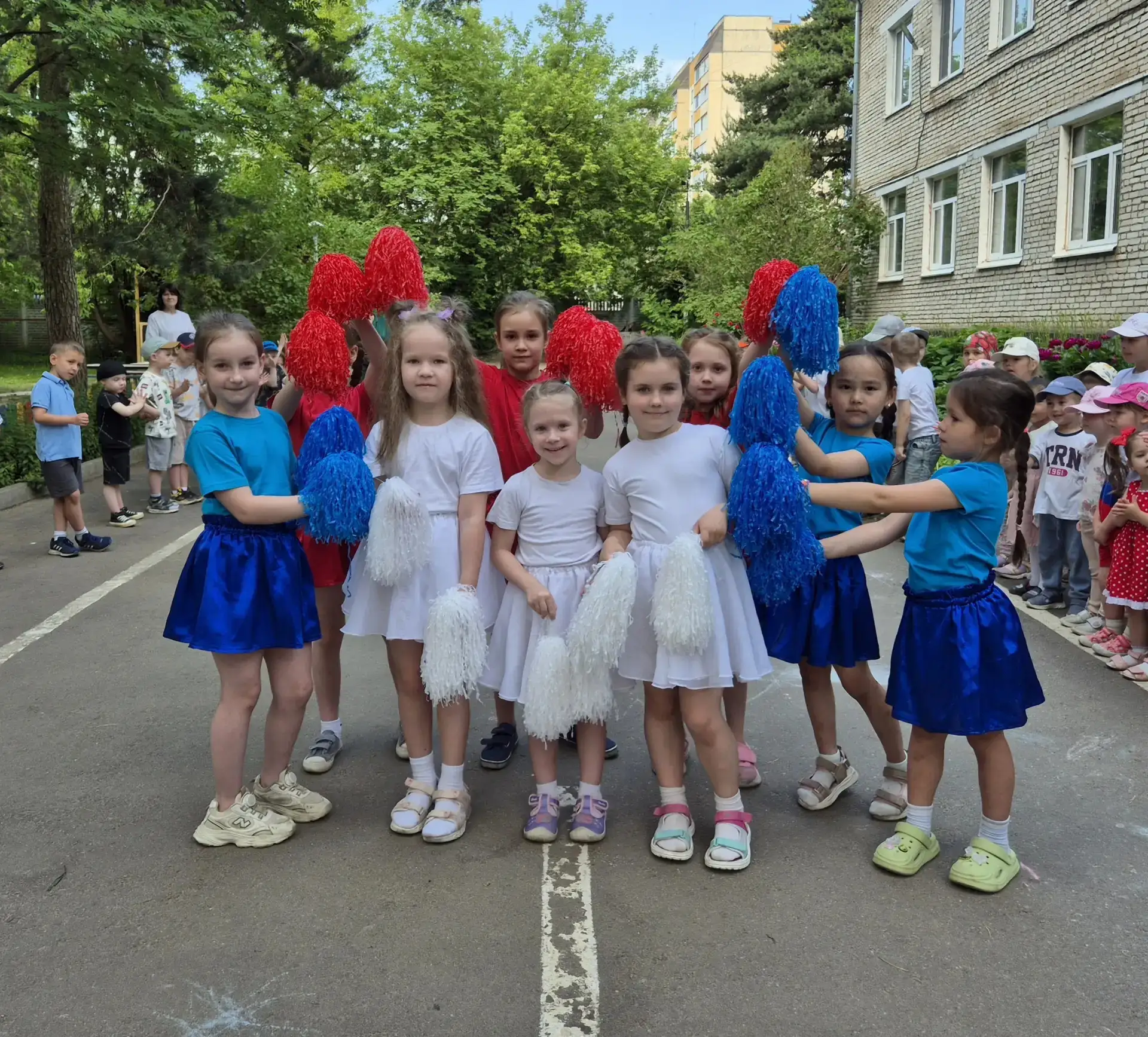 Маленькие граждане большой страны: наш День России!

Что такое Родина? Это любовь к родному дому, ув