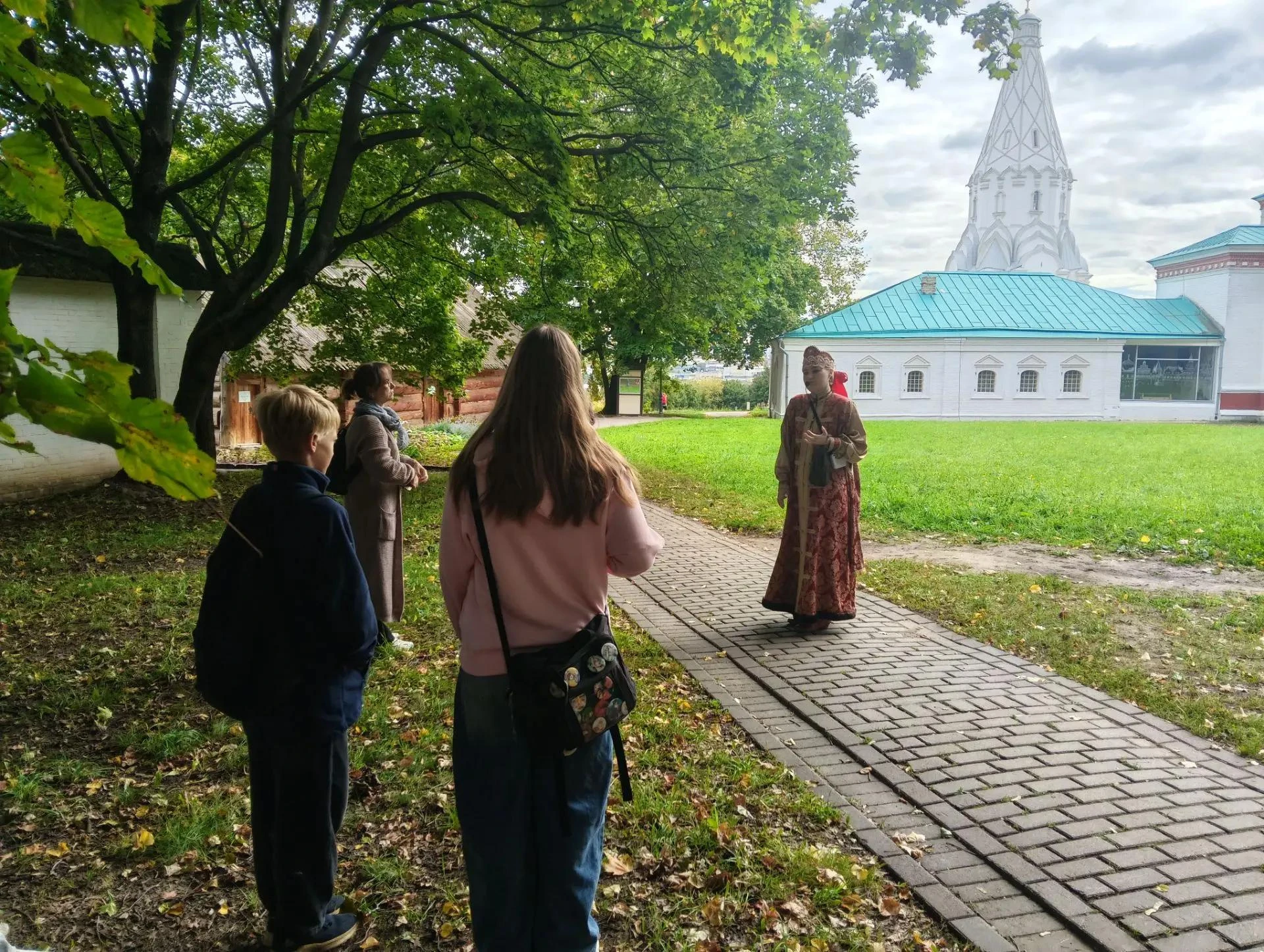 🎉 **Экскурсия и фестиваль: насыщенный день 8В!** 🎉
