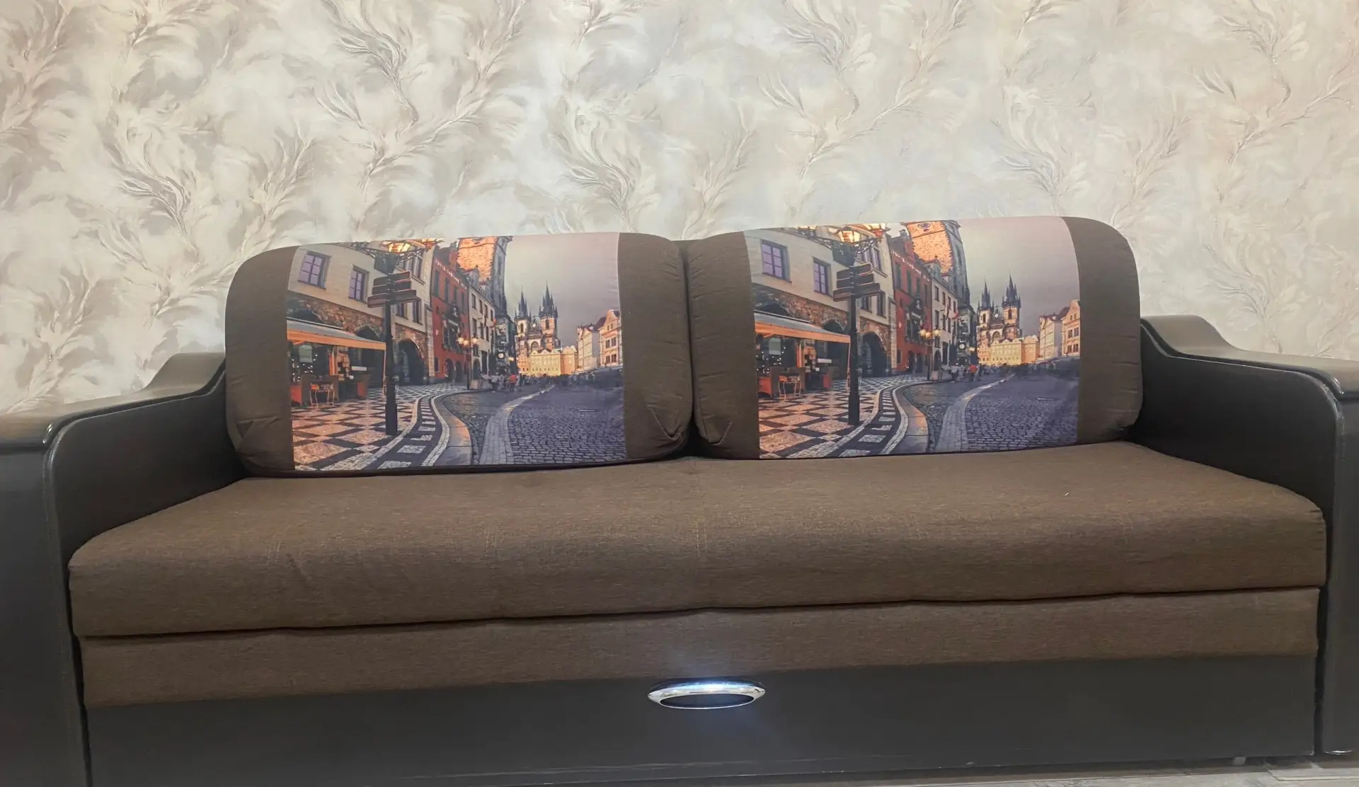 Продам диван 🛋️ в отличном состоянии. 220*200 Металлический каркас , два вместительных...
