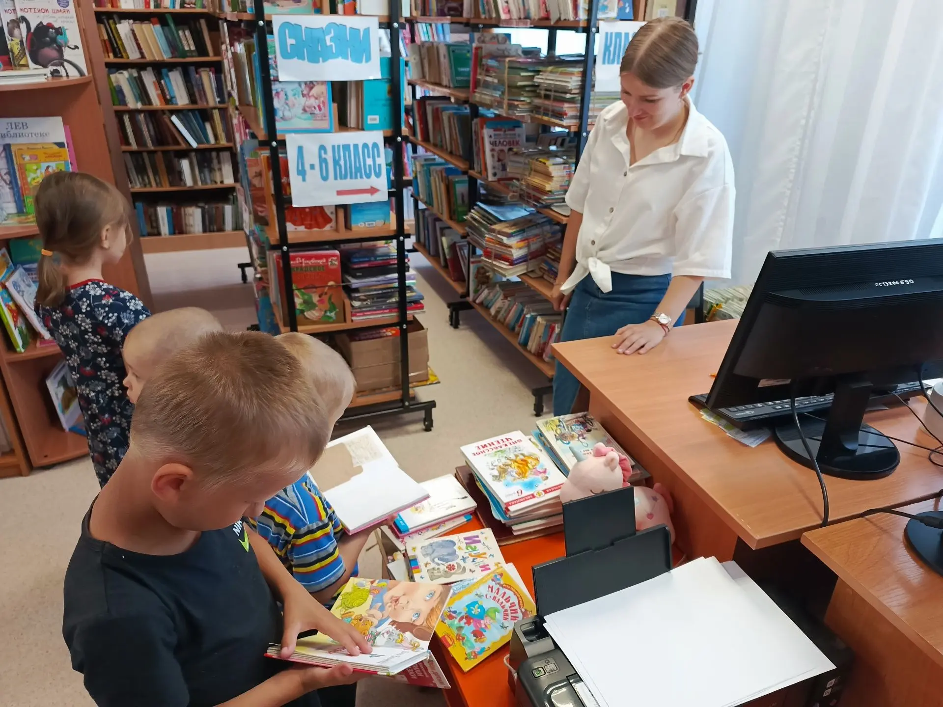 В жизни ребенка наступает момент, когда необходимо знакомиться с большим потоком книг, а где же може