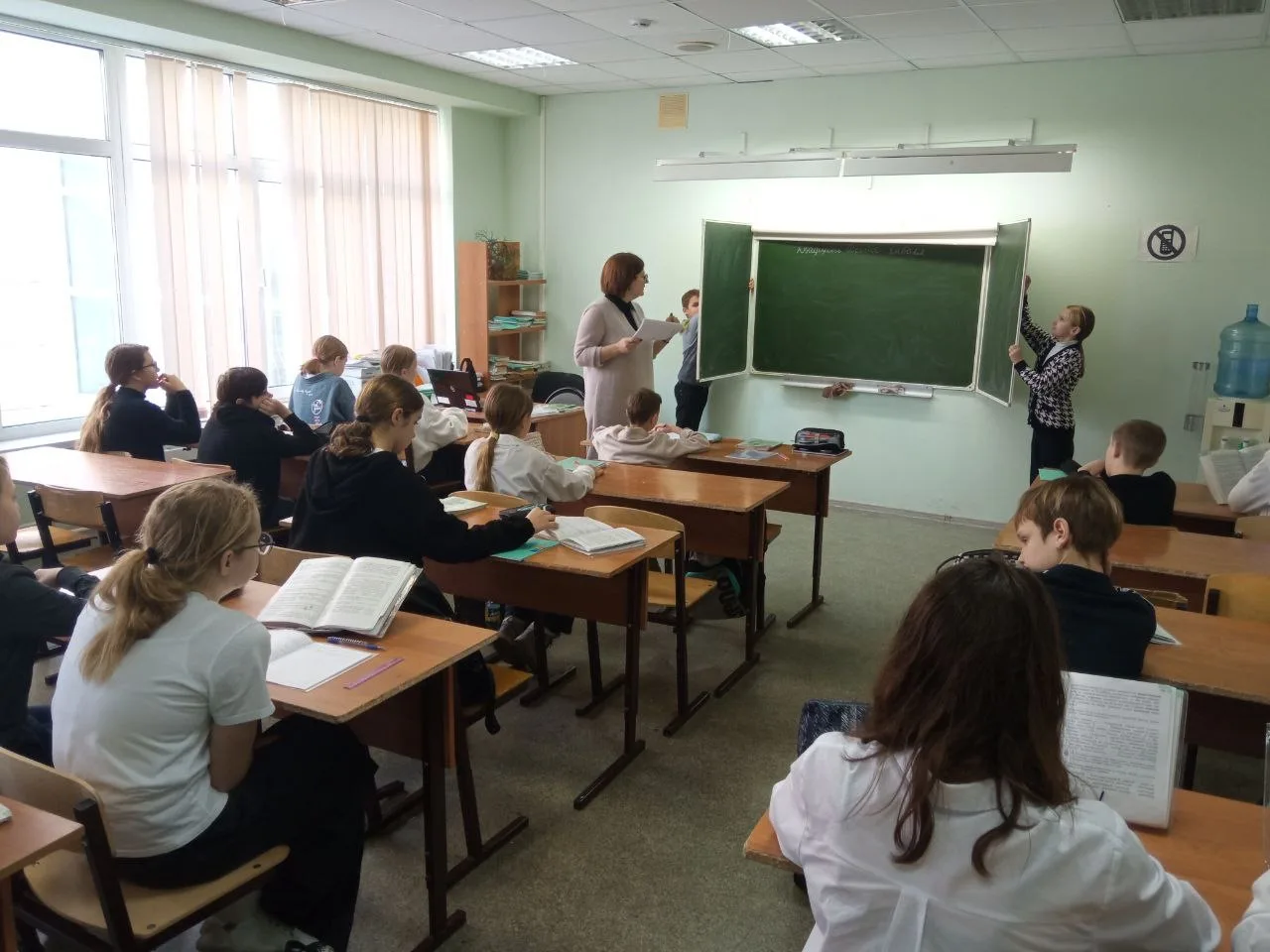 28.02.26 в 5" Е" прошёл урок обобщающего повторения по теме "Лексика" (учитель Останина С. В.). Учащ
