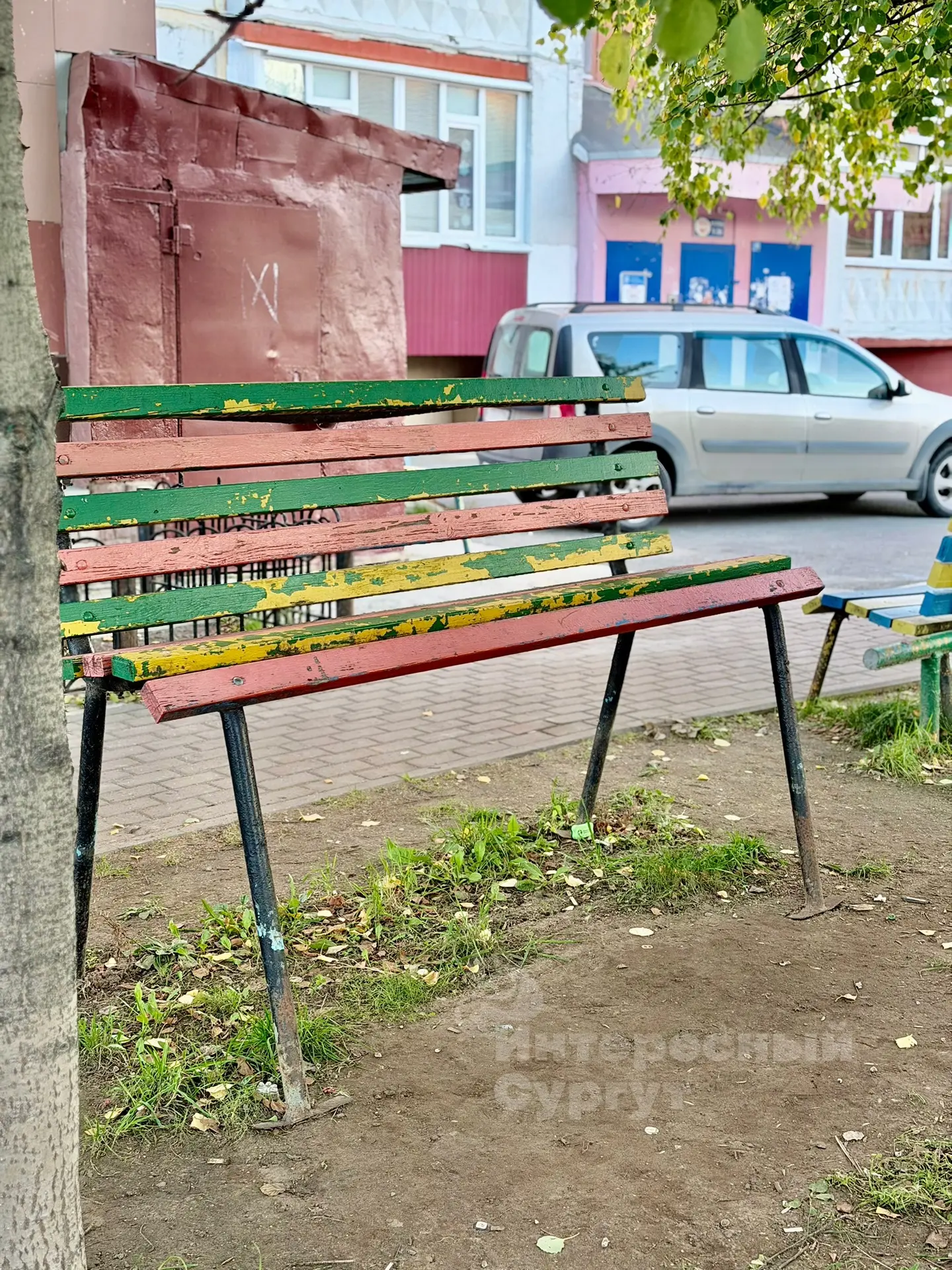 Самая высокая скамейка обнаружена в Сургуте😁