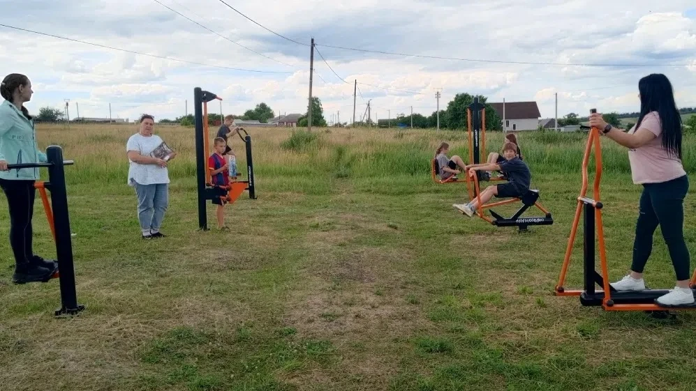 🏃 Сегодня на открытой площадке Дома культуры царила атмосфера здоровья и активности!
Ребята занимал