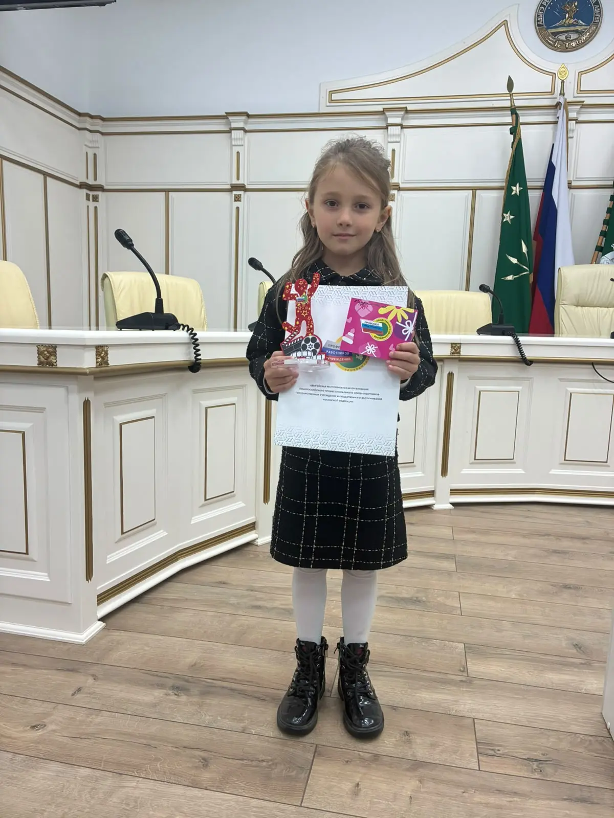 Сегодня в районной администрации ученице школы №1 аула Кошехабль Азалии Кардановой вруч...
