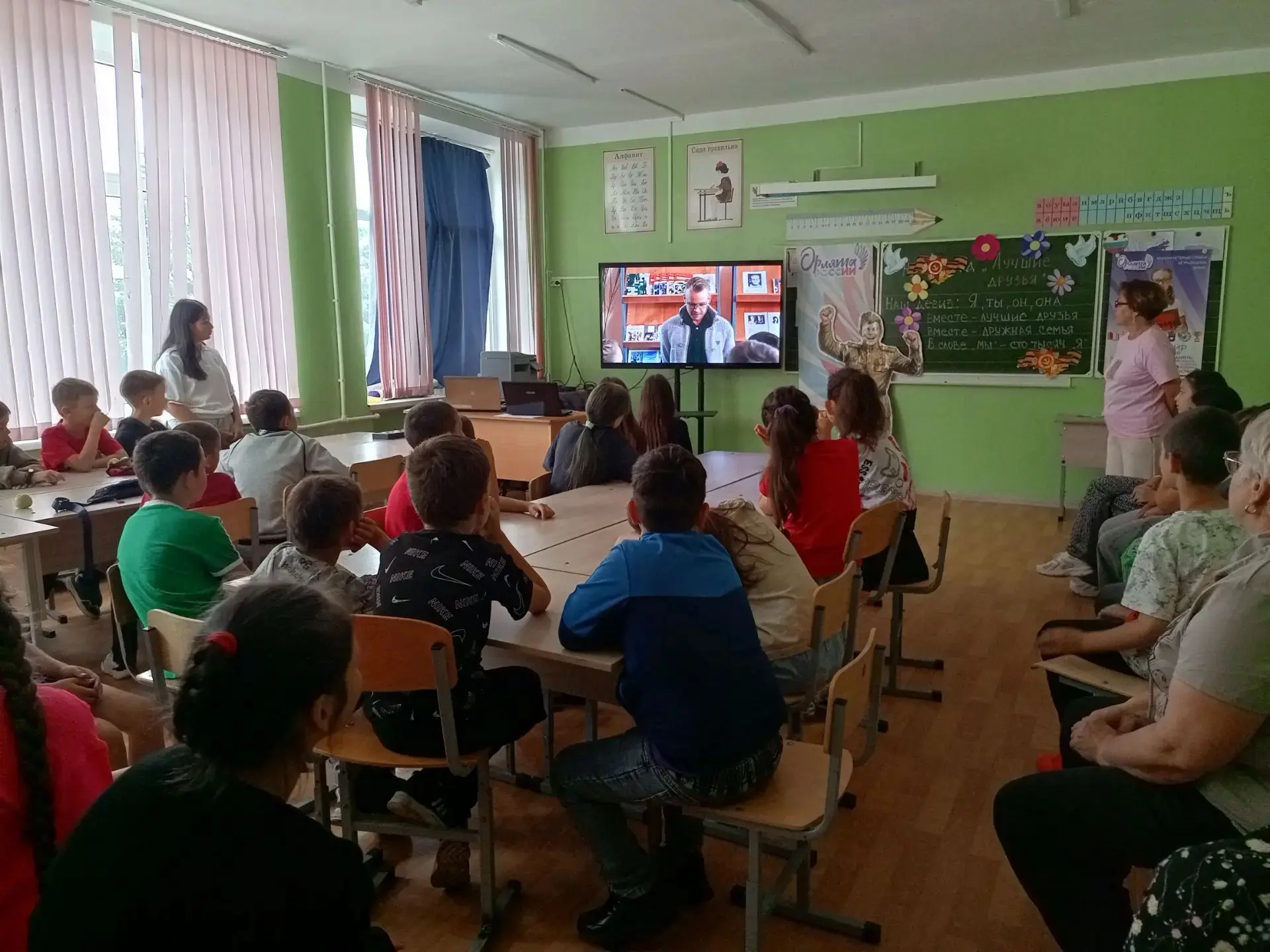 Сегодня дети в лагере дневного пребывания посмотрели короткометражный фильм «Лошадка для героя».Она 