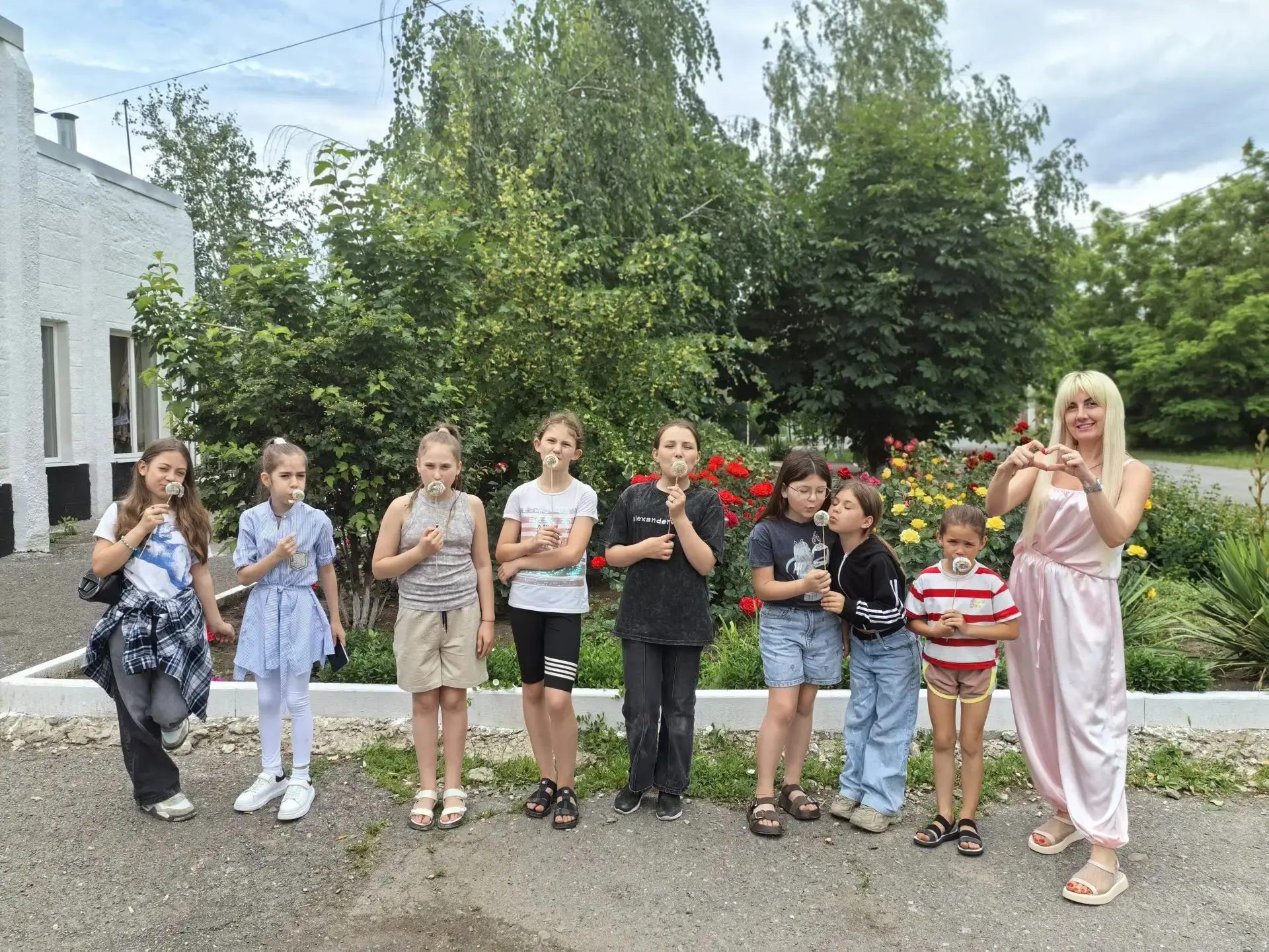 В сельском доме культуры  п. Новокадамово был организован мастер-класс «Солнышко для друга». Наши ре